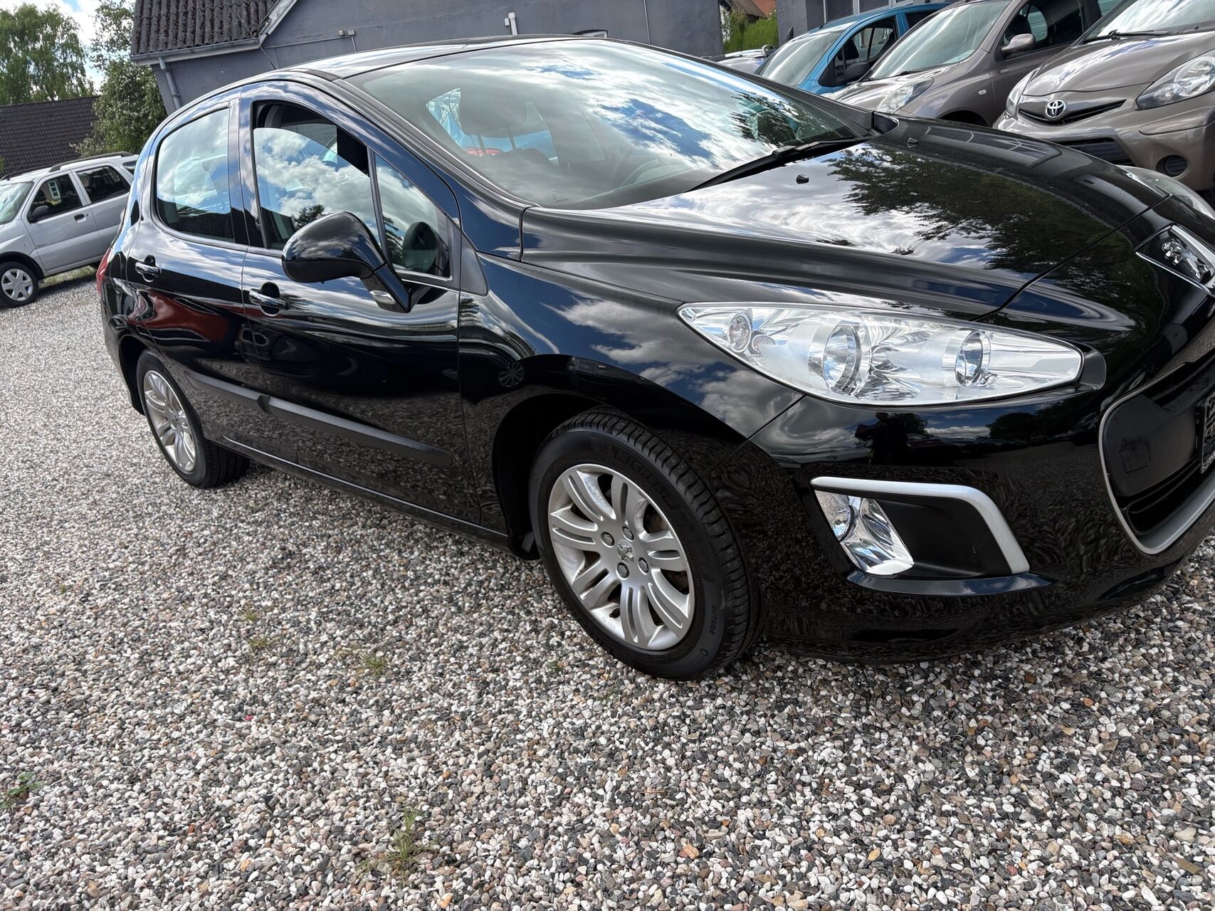 
								Peugeot 308 1,6 e-HDi Access 92HK 5d full									
