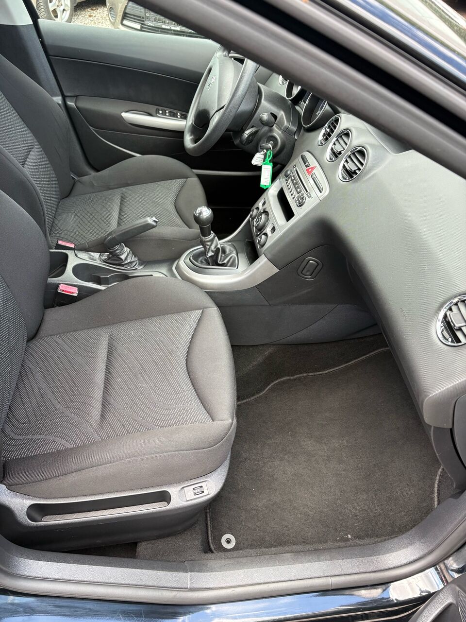 
								Peugeot 308 1,6 e-HDi Access 92HK 5d full									