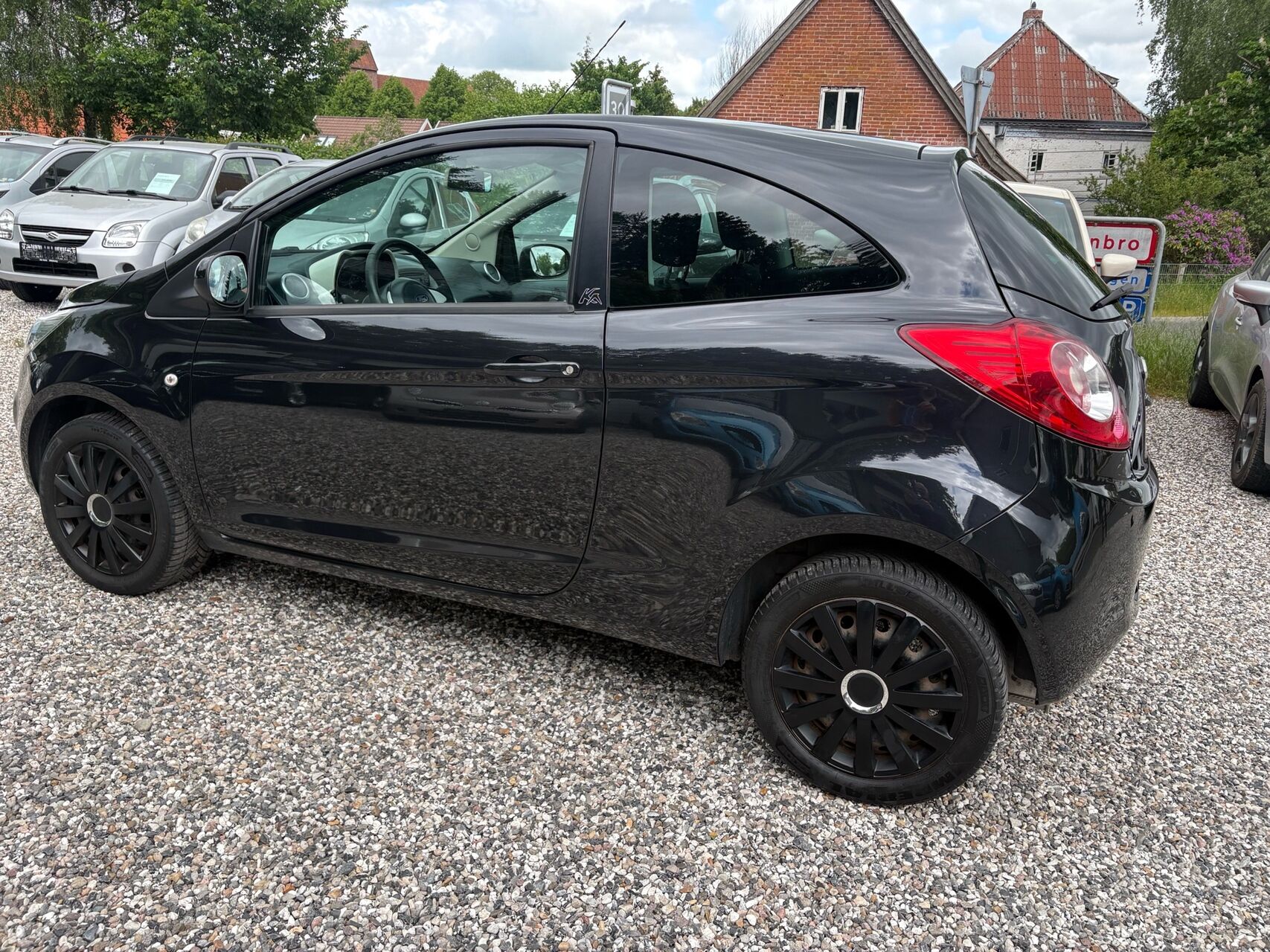 
								Ford Ka 1,2 Titanium 69HK 3d full									