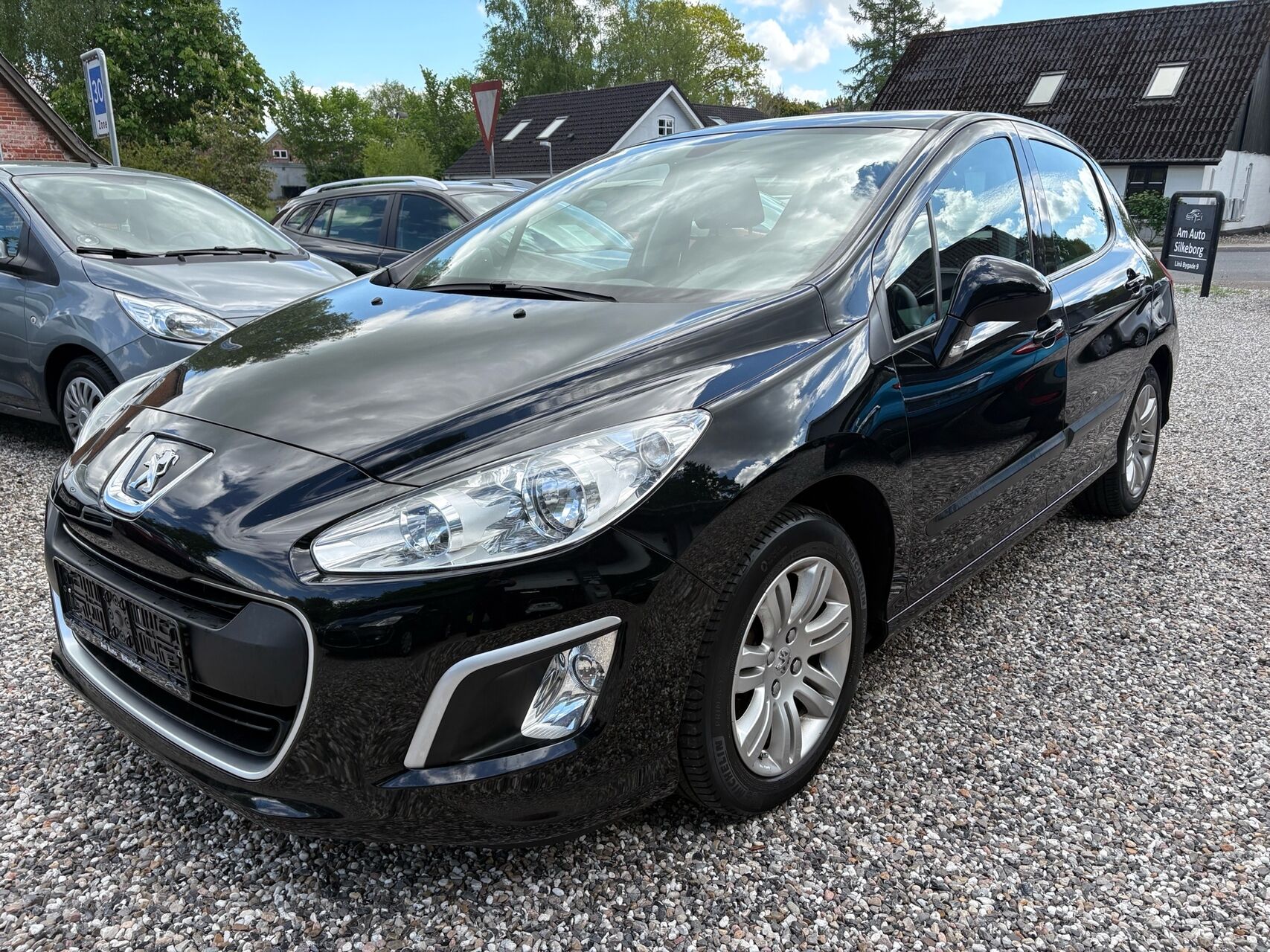 
								Peugeot 308 1,6 e-HDi Access 92HK 5d full									