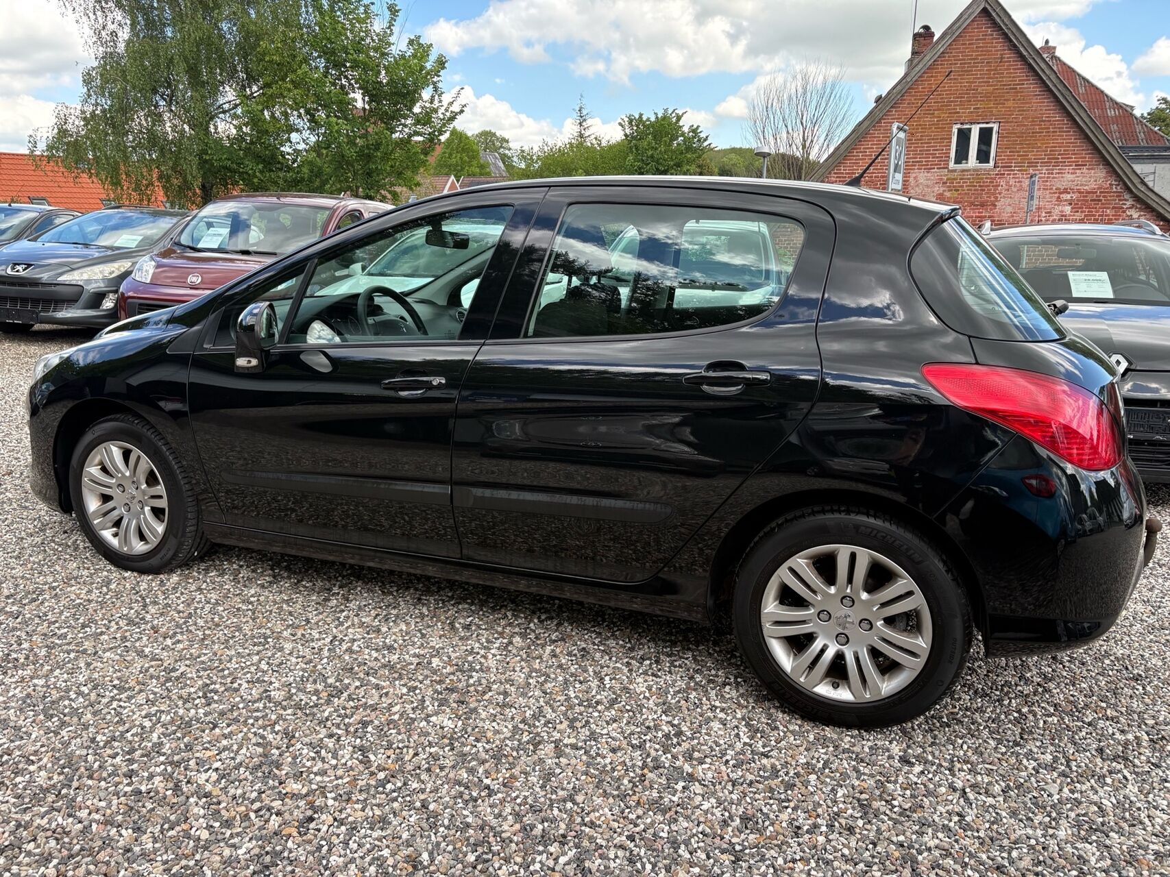 
								Peugeot 308 1,6 e-HDi Access 92HK 5d full									