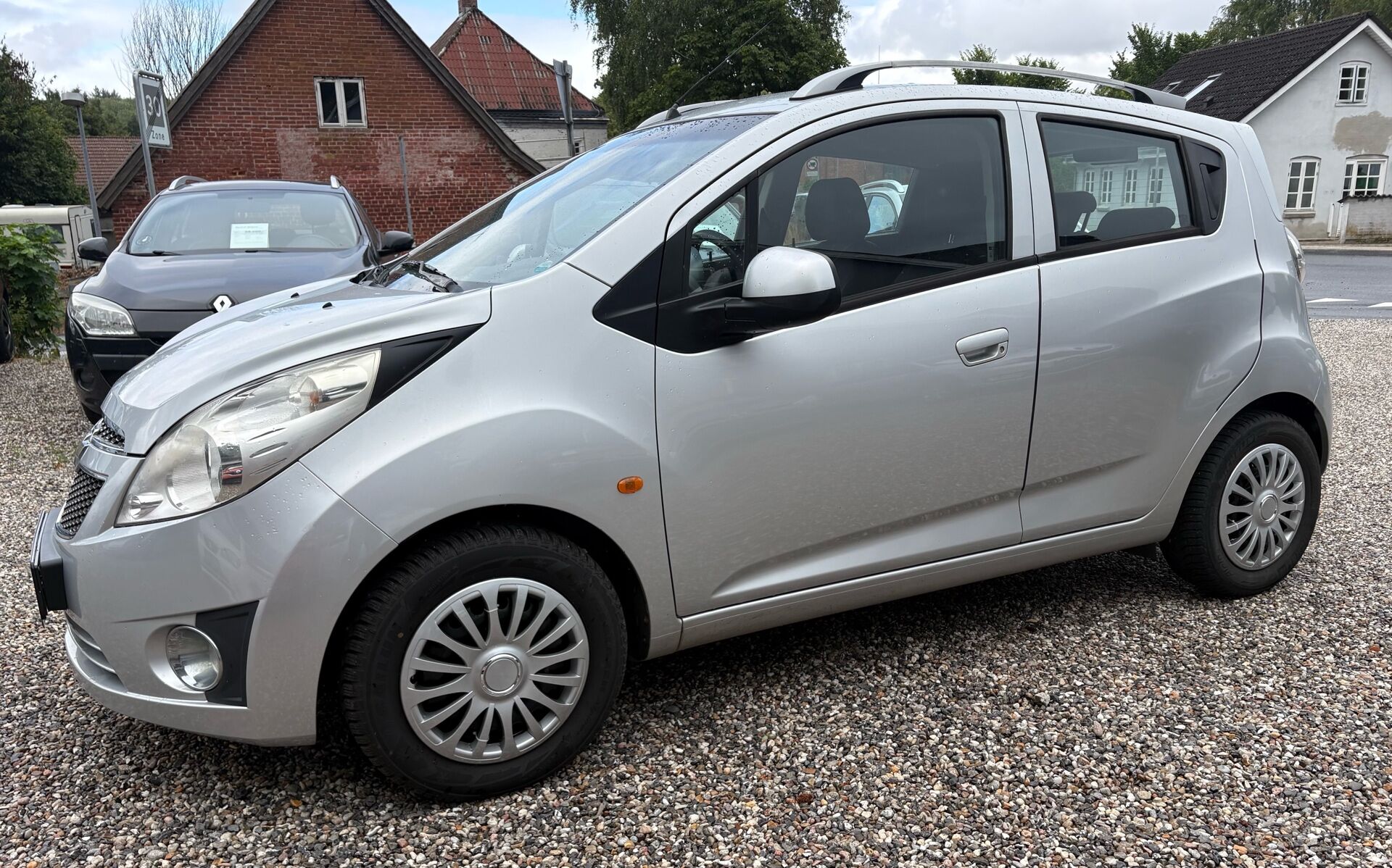 
								Chevrolet Spark 1,0 LS 68HK 5d full									