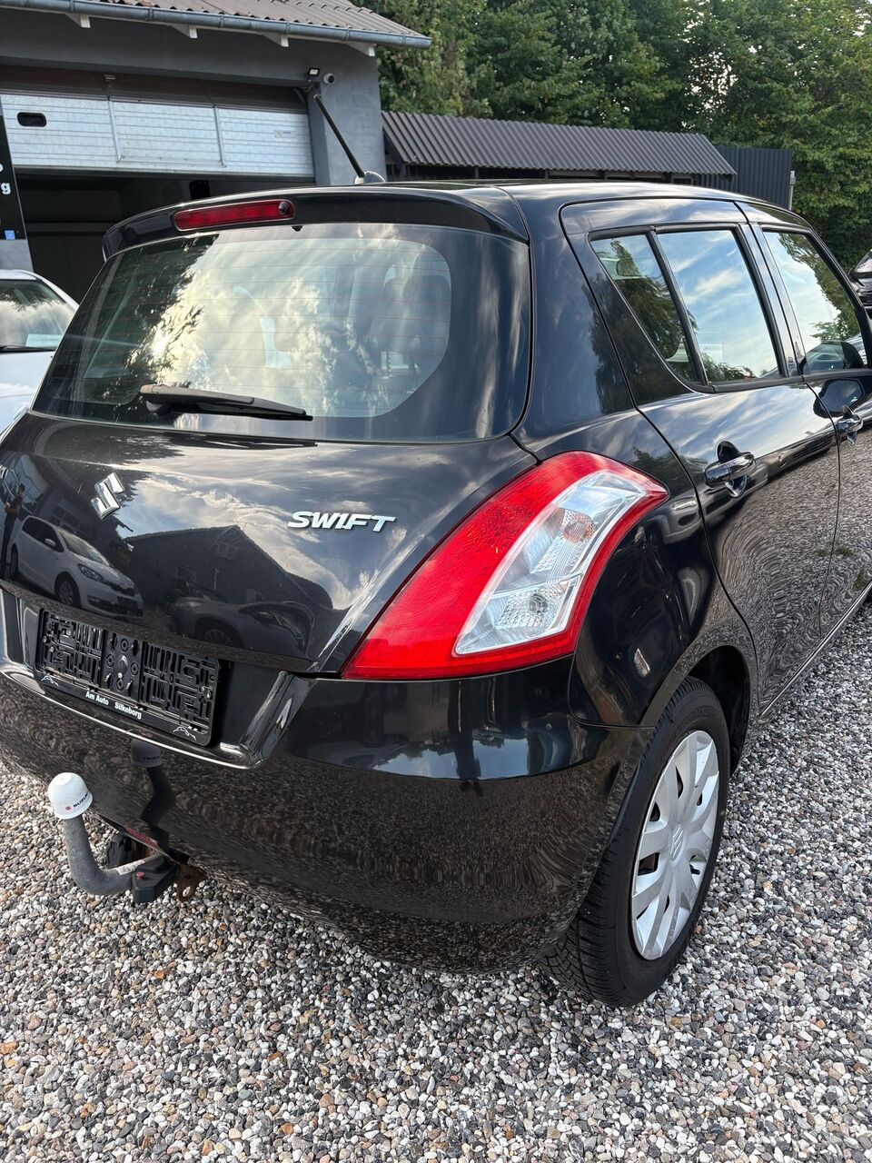 
								Suzuki Swift 1,2 16V GL 94HK 5d full									