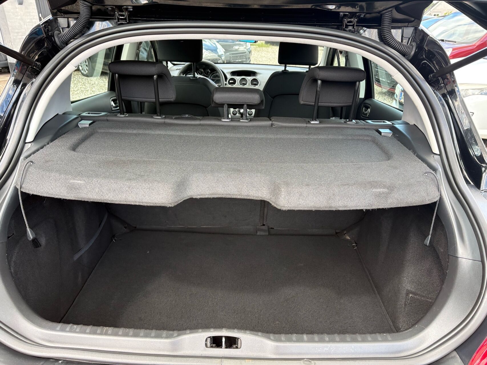 
								Peugeot 308 1,6 e-HDi Access 92HK 5d full									