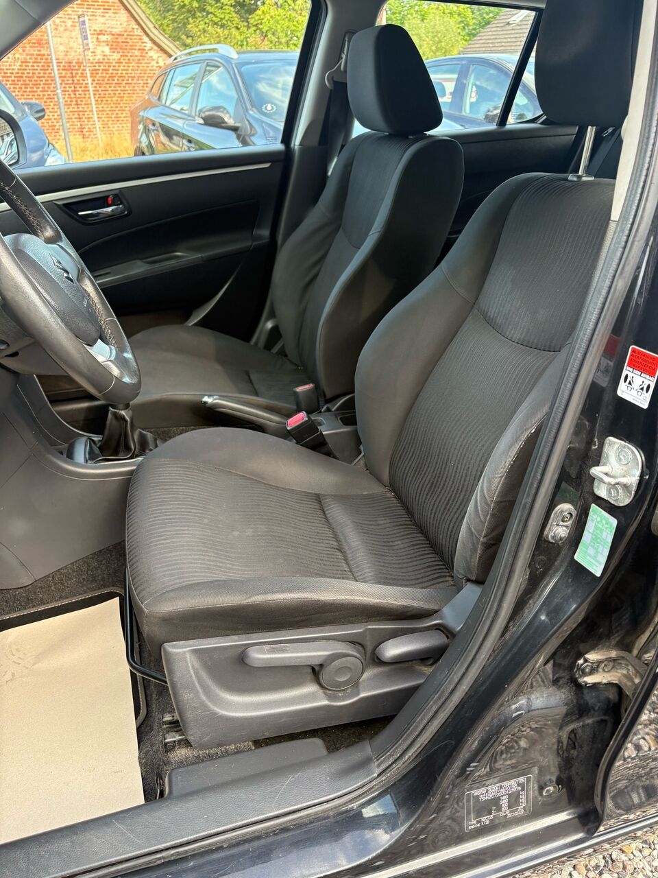 
								Suzuki Swift 1,2 16V GL 94HK 5d full									