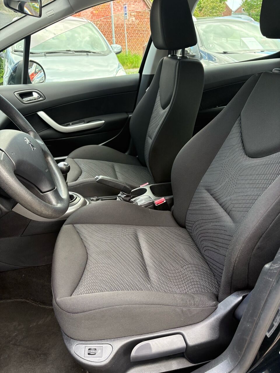 
								Peugeot 308 1,6 e-HDi Access 92HK 5d full									