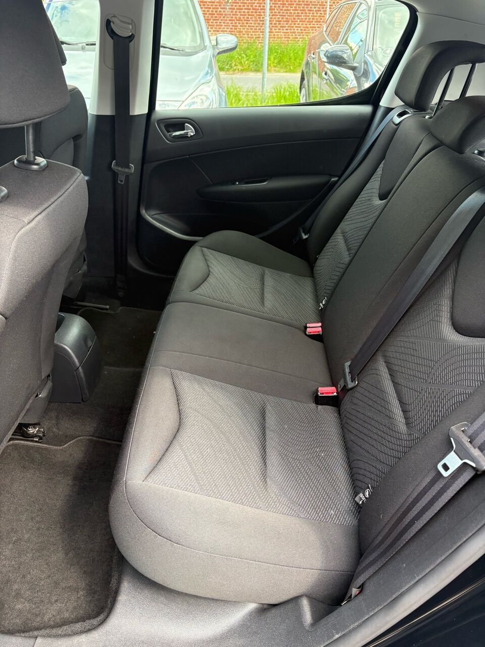 
								Peugeot 308 1,6 e-HDi Access 92HK 5d full									