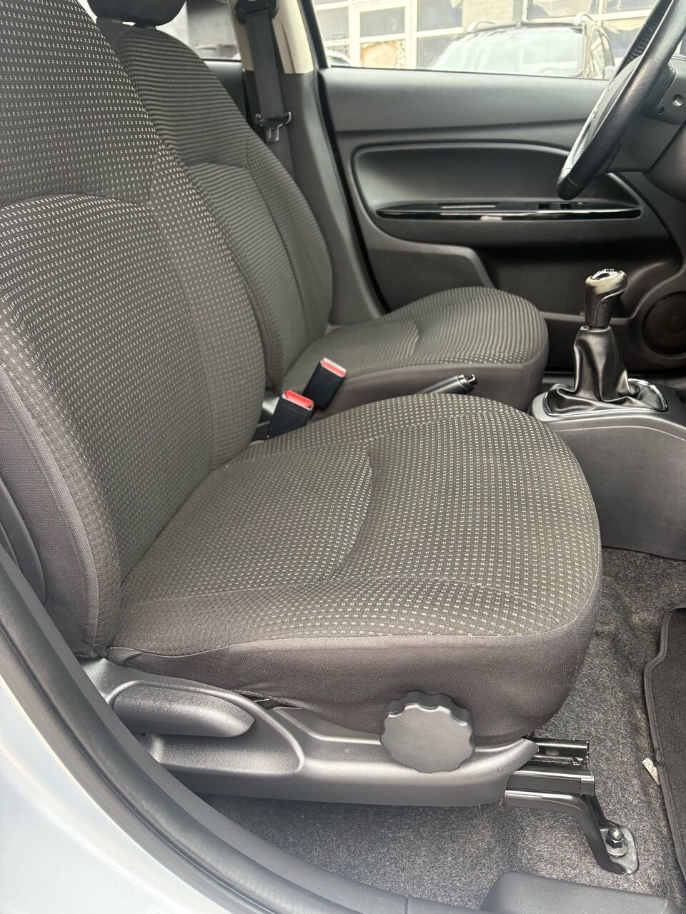 
								Mitsubishi Space Star full									