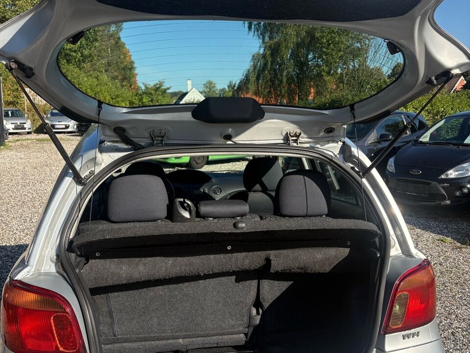 
								Toyota Yaris 1,3 Linea Terra 86HK 5d full									