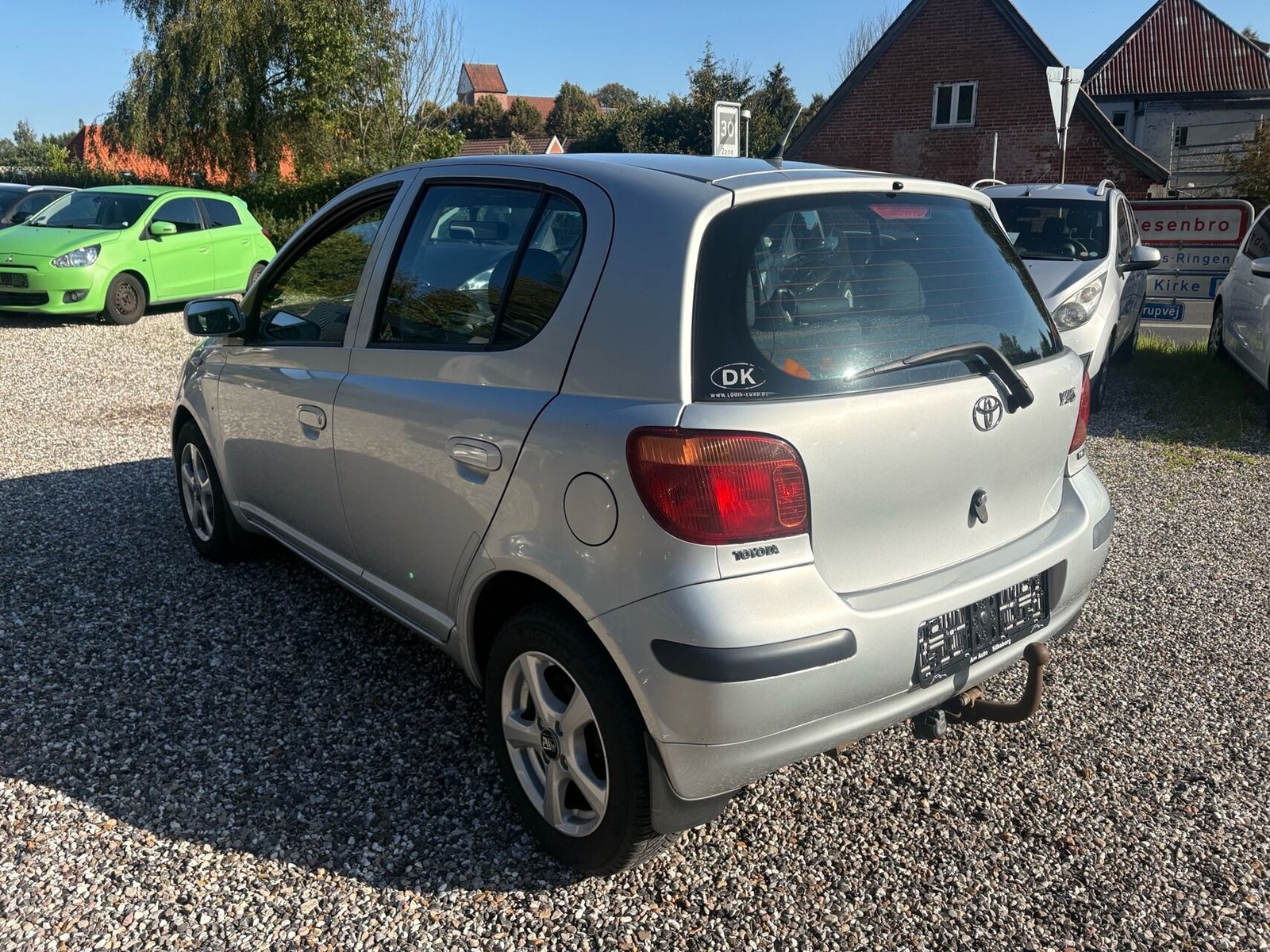 
								Toyota Yaris 1,3 Linea Terra 86HK 5d full									
