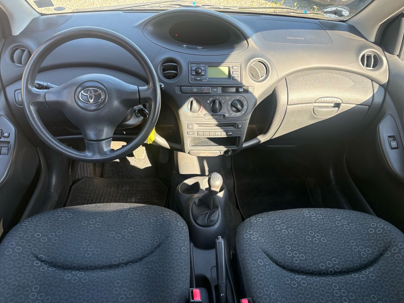 
								Toyota Yaris 1,3 Linea Terra 86HK 5d full									